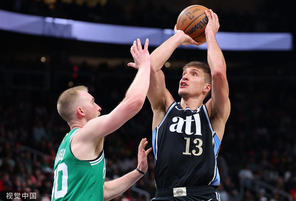 而他在场时 而他在场时